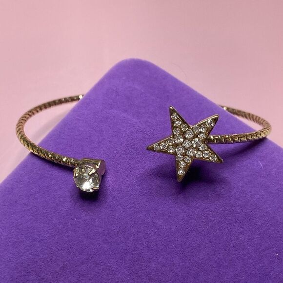💛 Gold Tone Crystal Moon & Star Bangle Bracelet - Picture 1 of 4